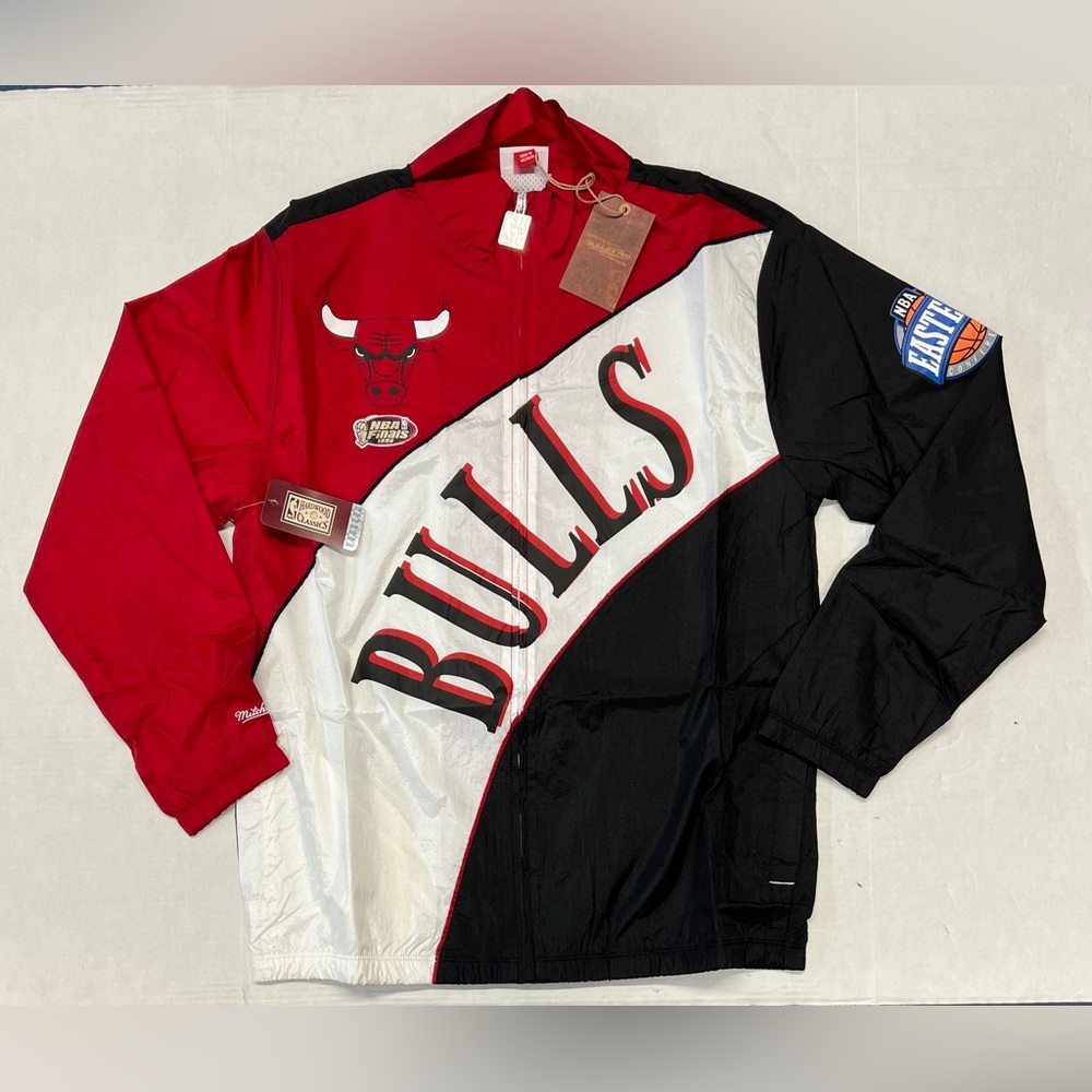 Chicago Bulls Mitchell & Ness Windbreaker Sizes L & XL MSRP $165